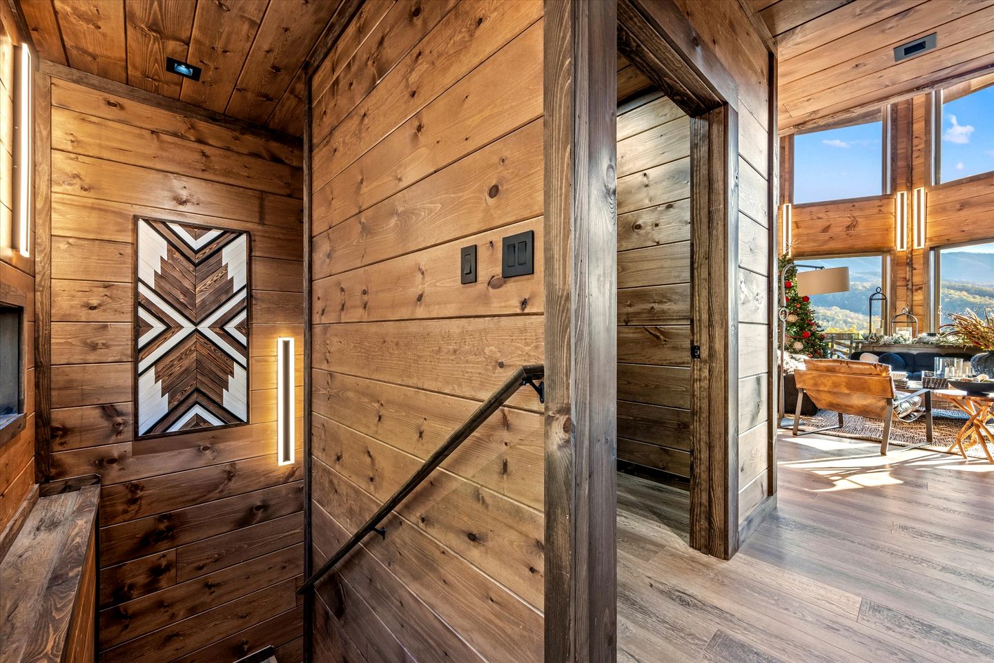 Stunning Cabin with Swimming Pool and Hot-tub in Gatlinburg, Tennessee