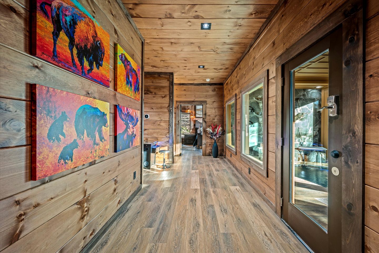 Stunning Cabin with Swimming Pool and Hot-tub in Gatlinburg, Tennessee