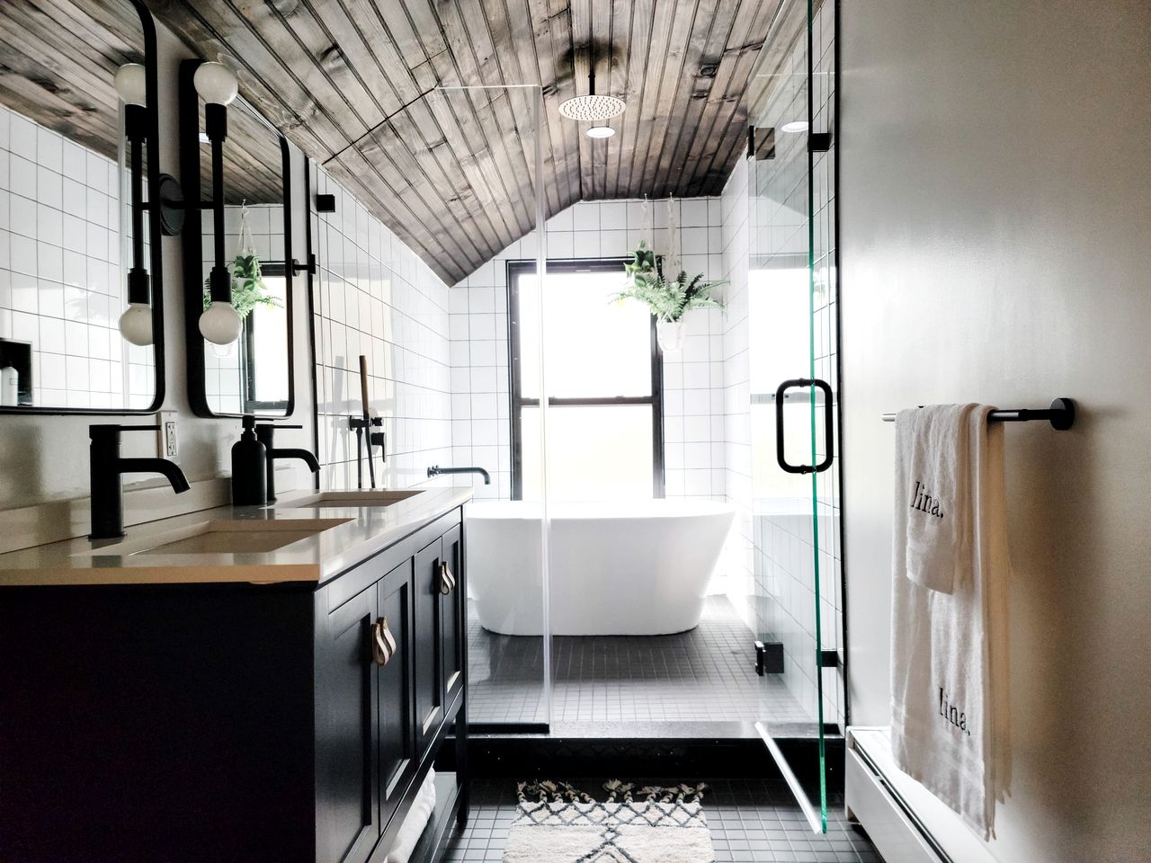 Elegant Cabin with Spacious Large Yard Ideal for Kids in NY