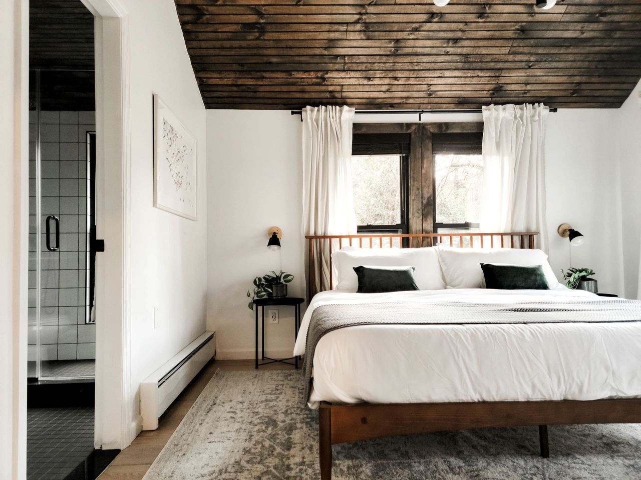 Elegant Cabin with Spacious Large Yard Ideal for Kids in NY