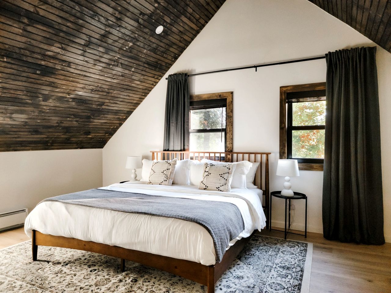 Elegant Cabin with Spacious Large Yard Ideal for Kids in NY