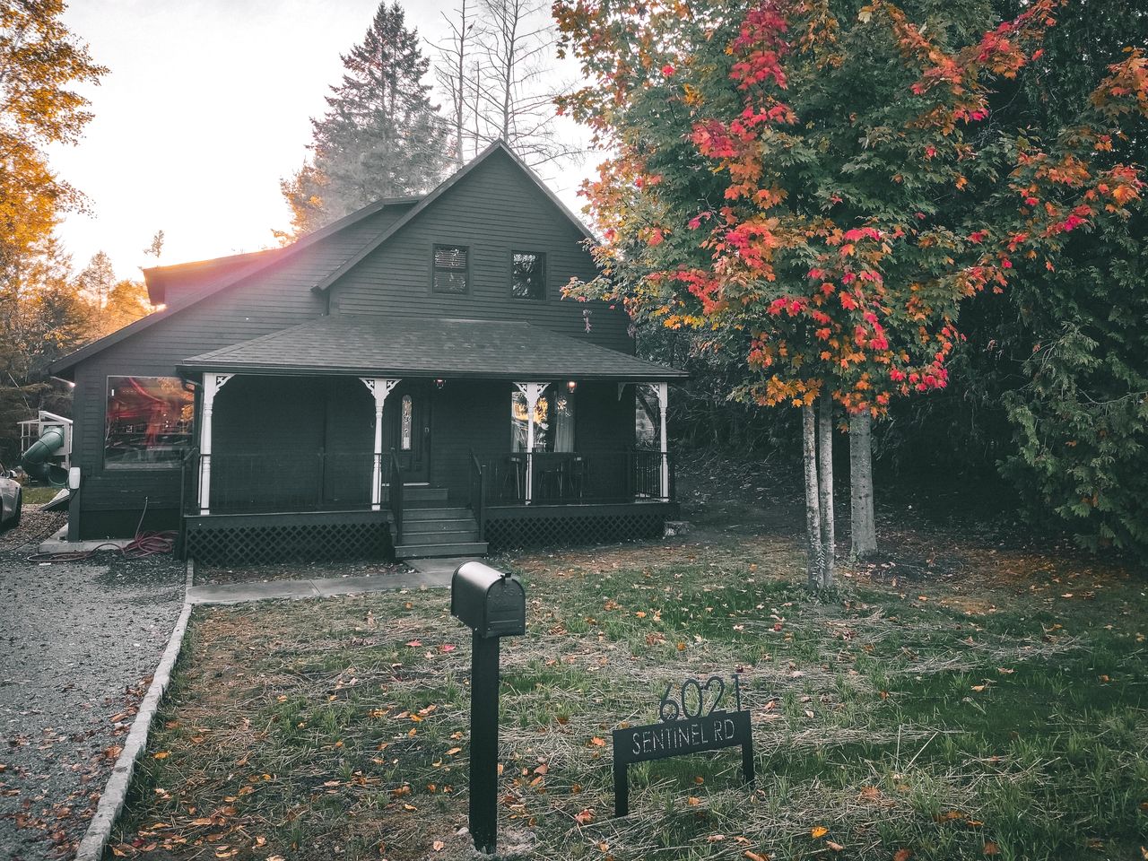 Elegant Cabin with Spacious Large Yard Ideal for Kids in NY