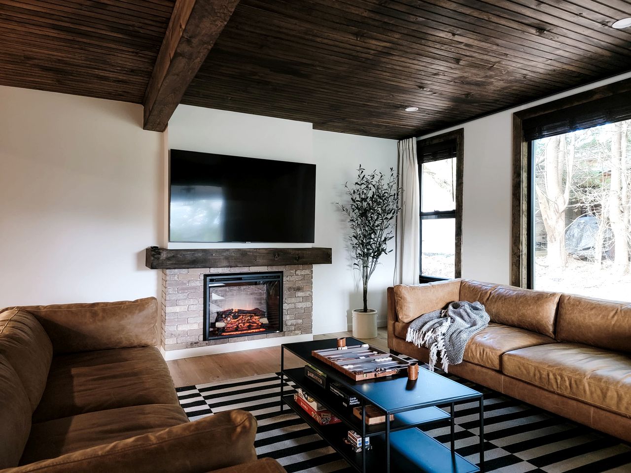 Elegant Cabin with Spacious Large Yard Ideal for Kids in NY