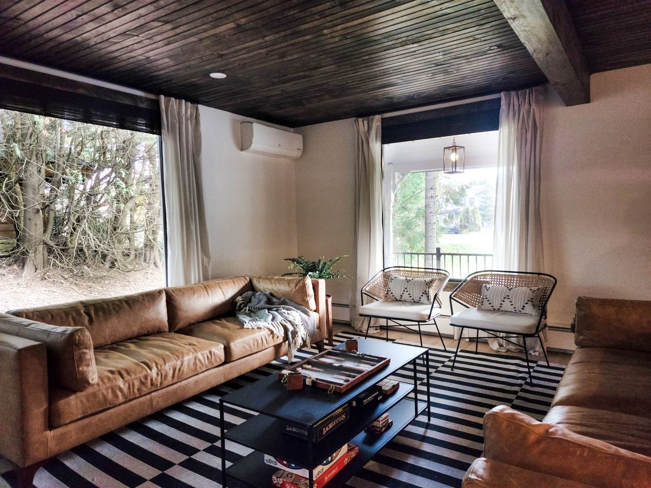 Elegant Cabin with Spacious Large Yard Ideal for Kids in NY