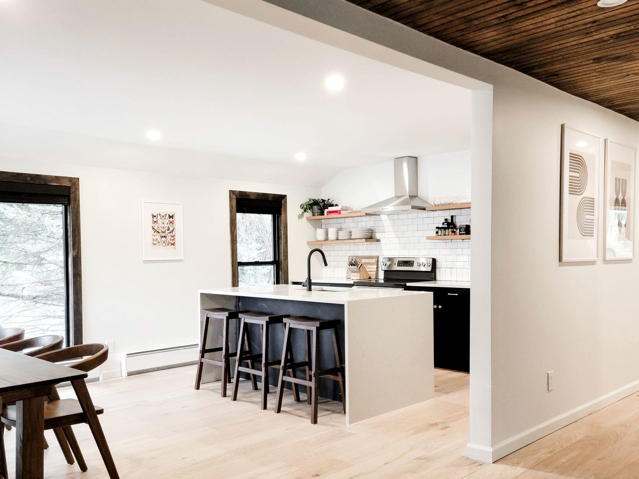 Elegant Cabin with Spacious Large Yard Ideal for Kids in NY