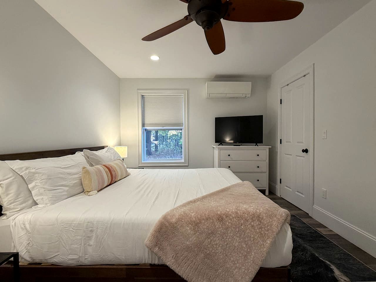 Luxurious Cabin near Cranmore Mountain for an Incredible Family Getaway in Conway, New Hampshire