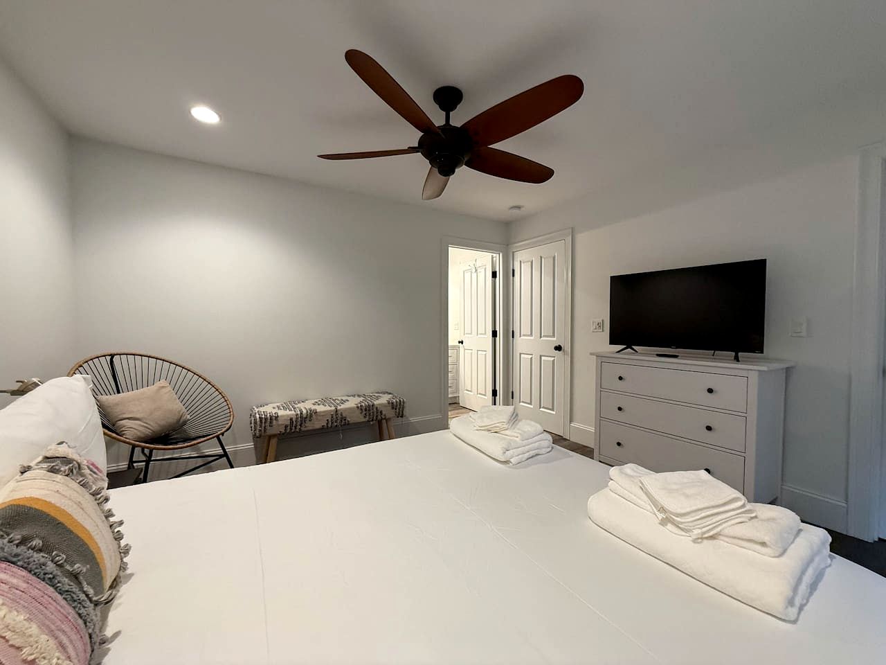 Luxurious Cabin near Cranmore Mountain for an Incredible Family Getaway in Conway, New Hampshire