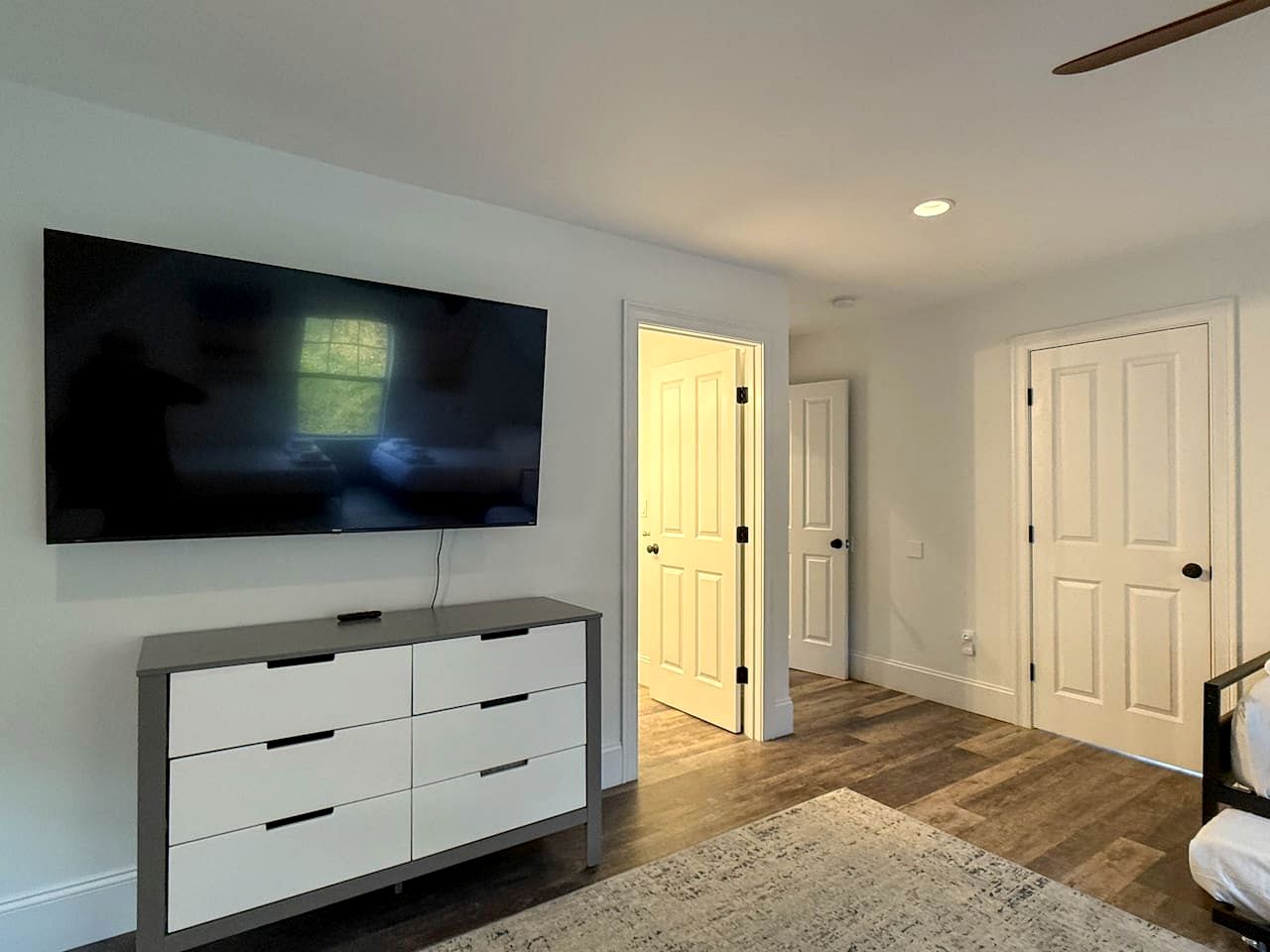 Luxurious Cabin near Cranmore Mountain for an Incredible Family Getaway in Conway, New Hampshire