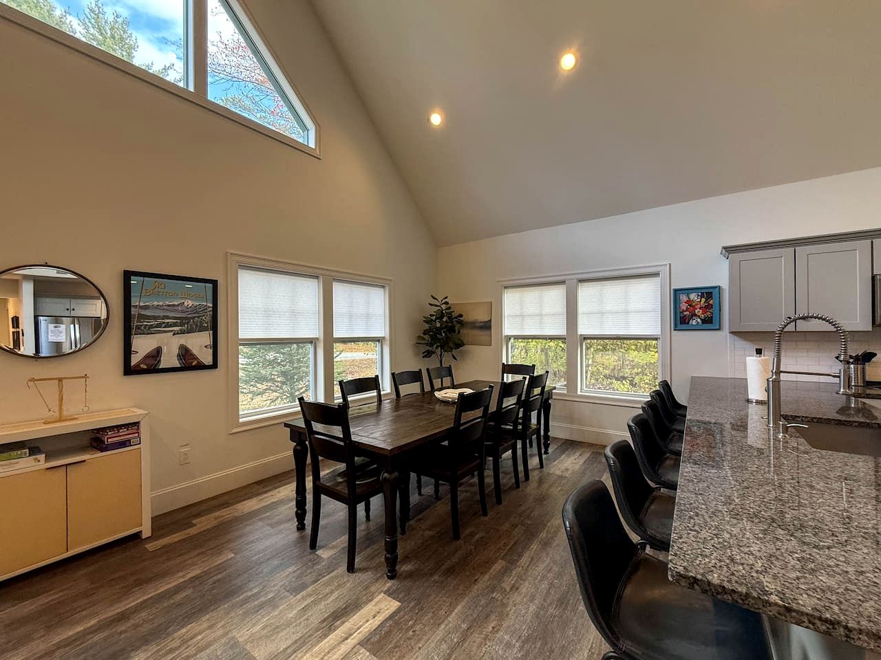 Luxurious Cabin near Cranmore Mountain for an Incredible Family Getaway in Conway, New Hampshire