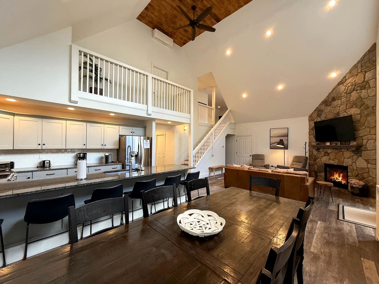 Luxurious Cabin near Cranmore Mountain for an Incredible Family Getaway in Conway, New Hampshire