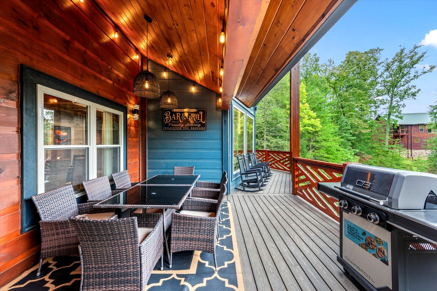 Breathtaking Mountain Cabin with Indoor Pool, Game Space and Theater Room in TN