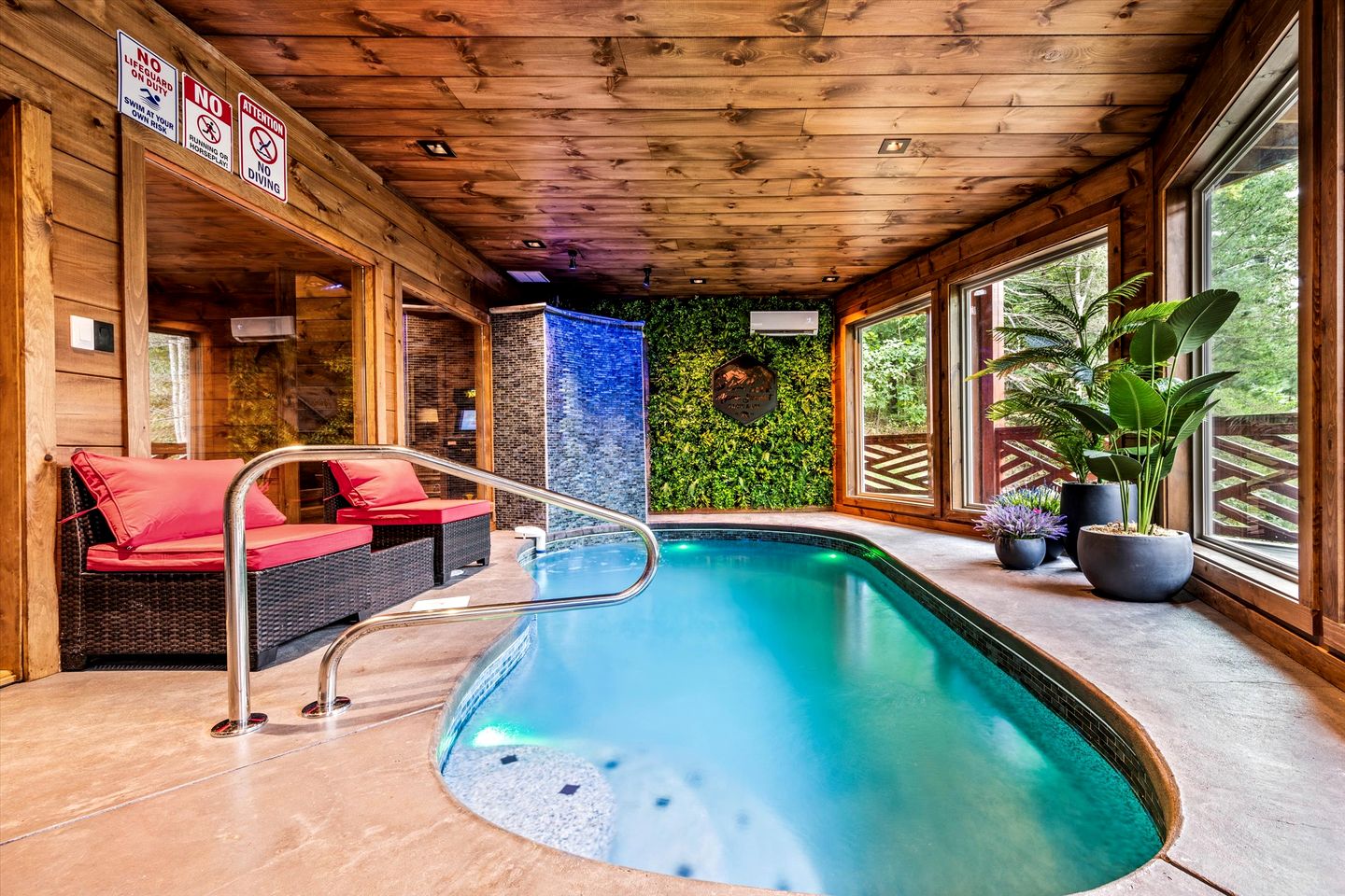 Breathtaking Mountain Cabin with Indoor Pool, Game Space and Theater Room in TN