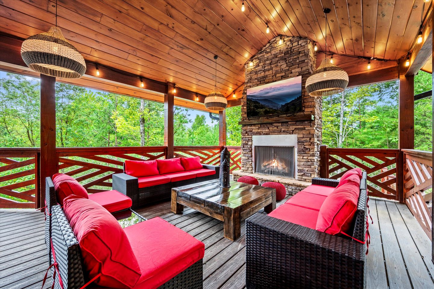 Breathtaking Mountain Cabin with Indoor Pool, Game Space and Theater Room in TN