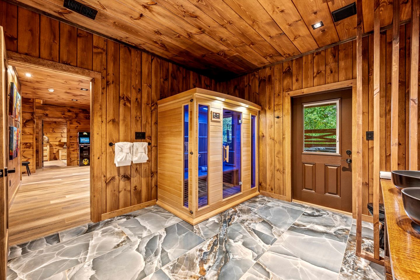 Breathtaking Mountain Cabin with Indoor Pool, Game Space and Theater Room in TN