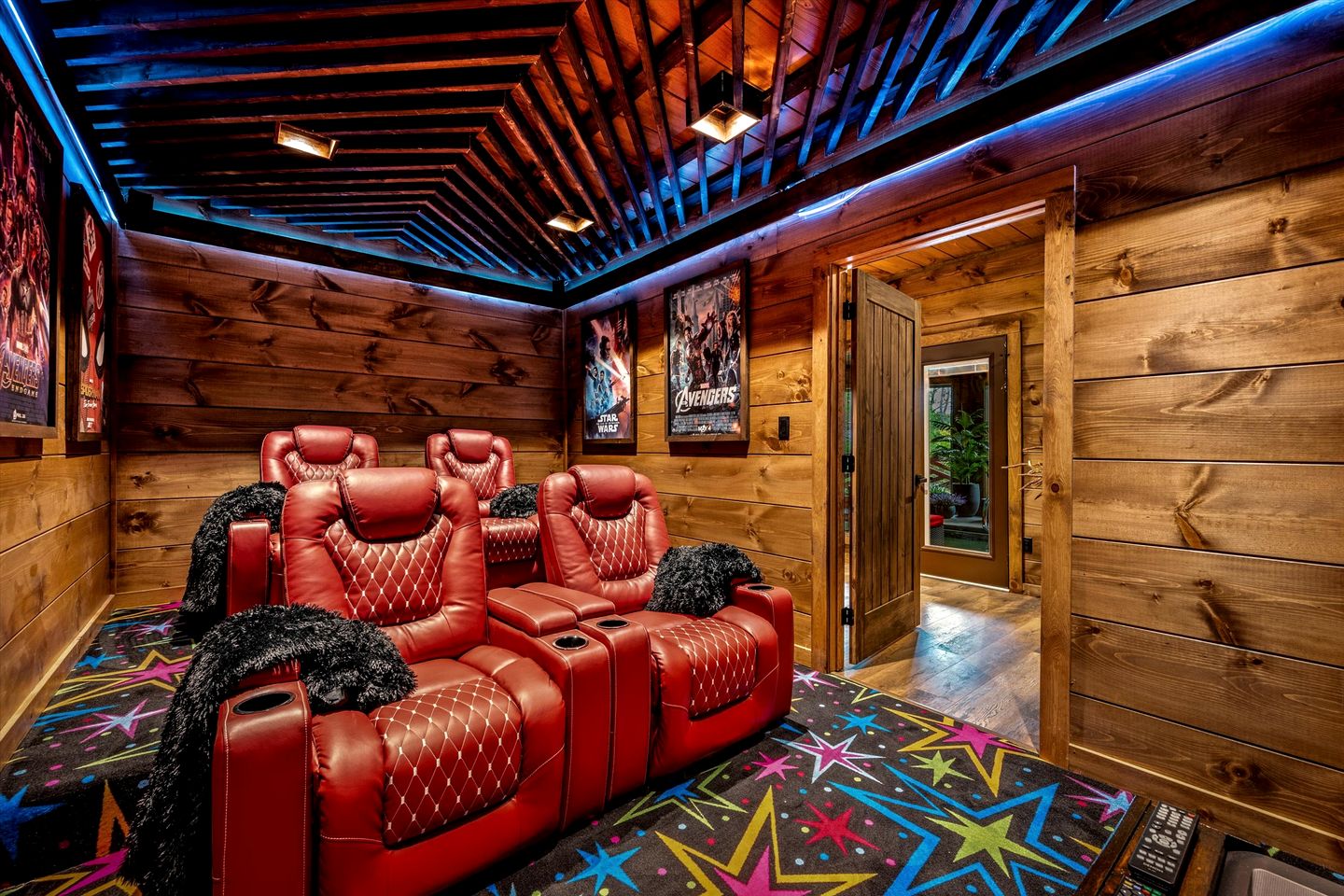 Breathtaking Mountain Cabin with Indoor Pool, Game Space and Theater Room in TN