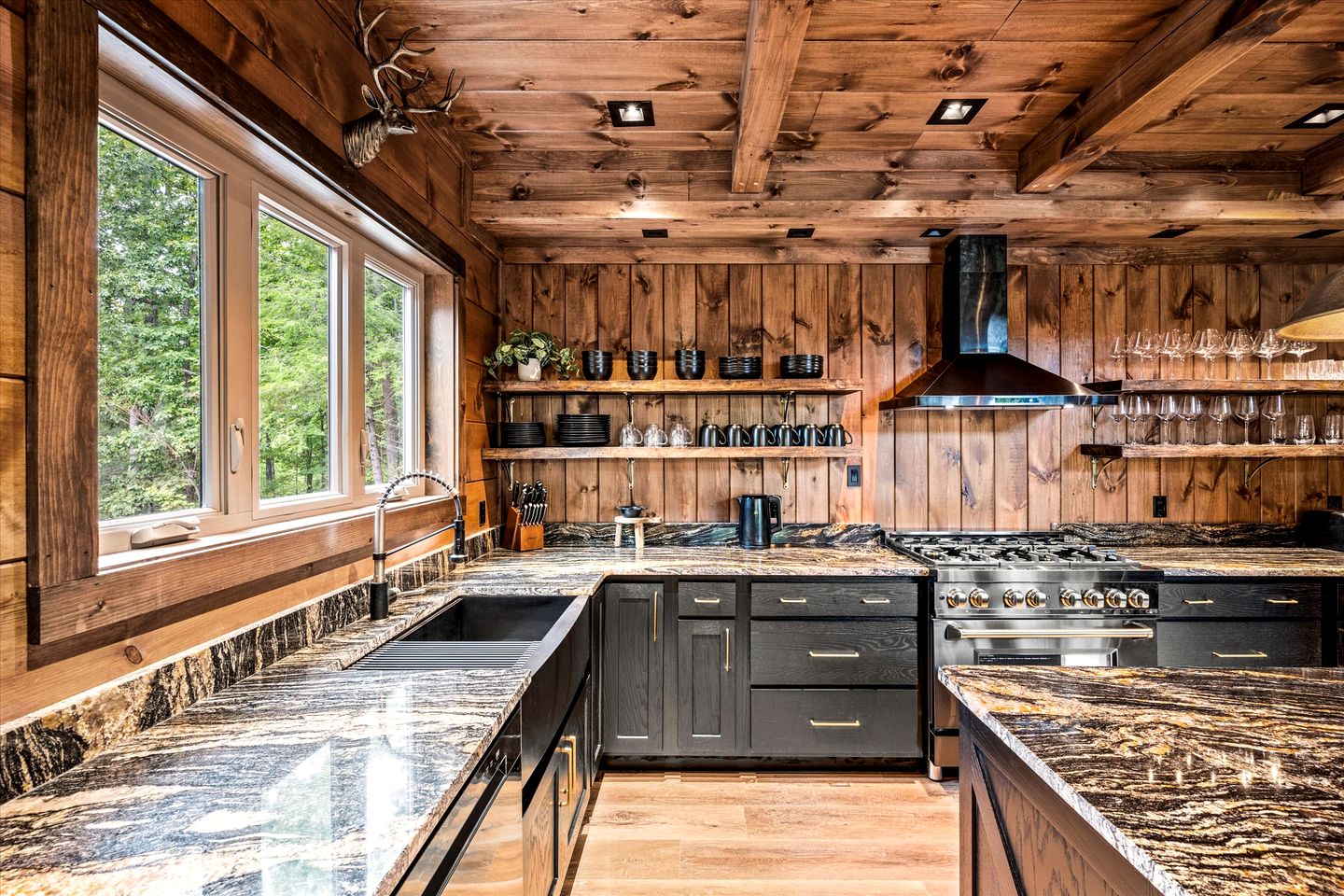 Breathtaking Mountain Cabin with Indoor Pool, Game Space and Theater Room in TN