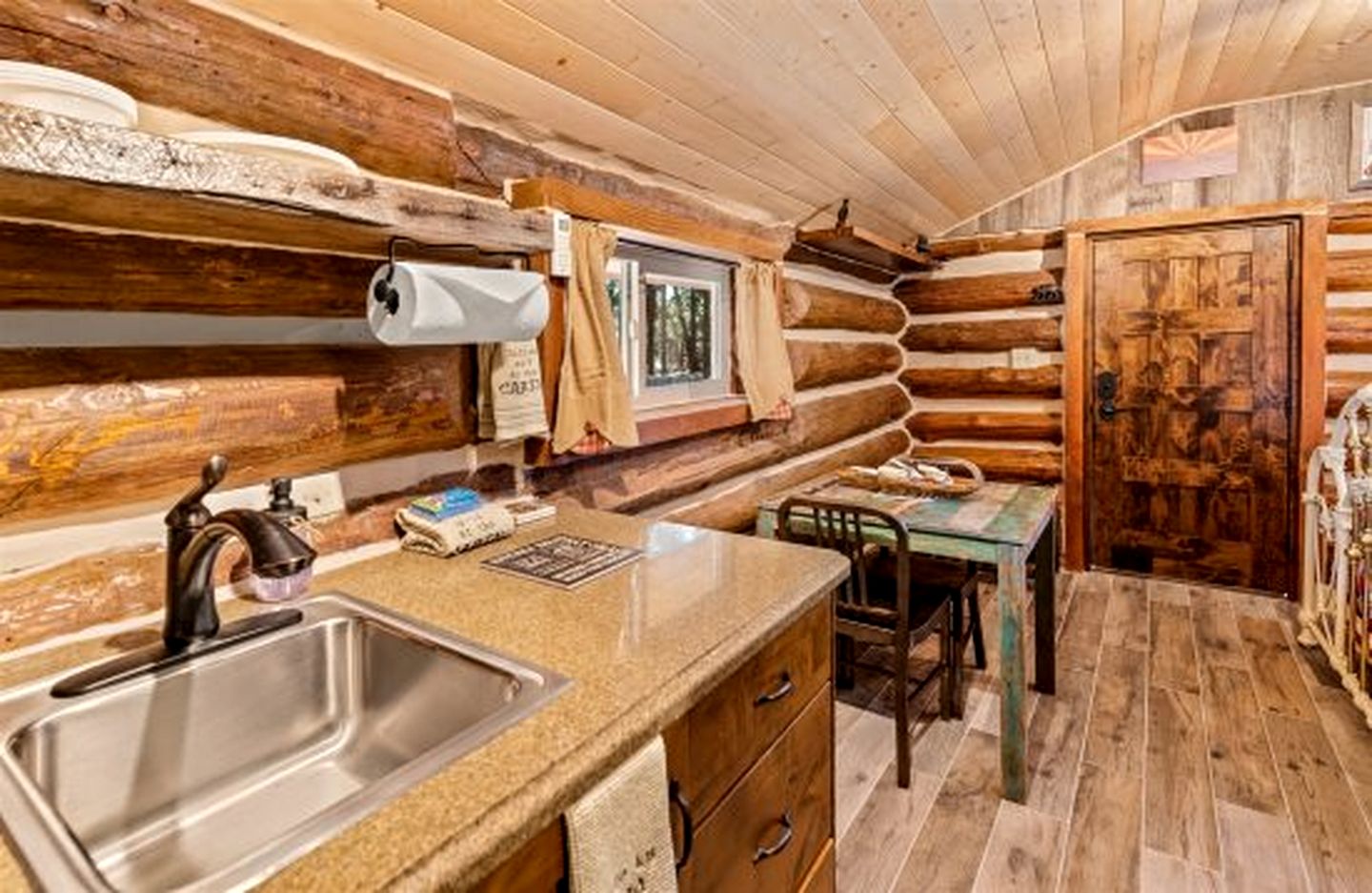Cozy Historic Log Cabin with Fire Pit and Private Backyard on the Edge of the Kaibab National Forest in Parks, Arizona