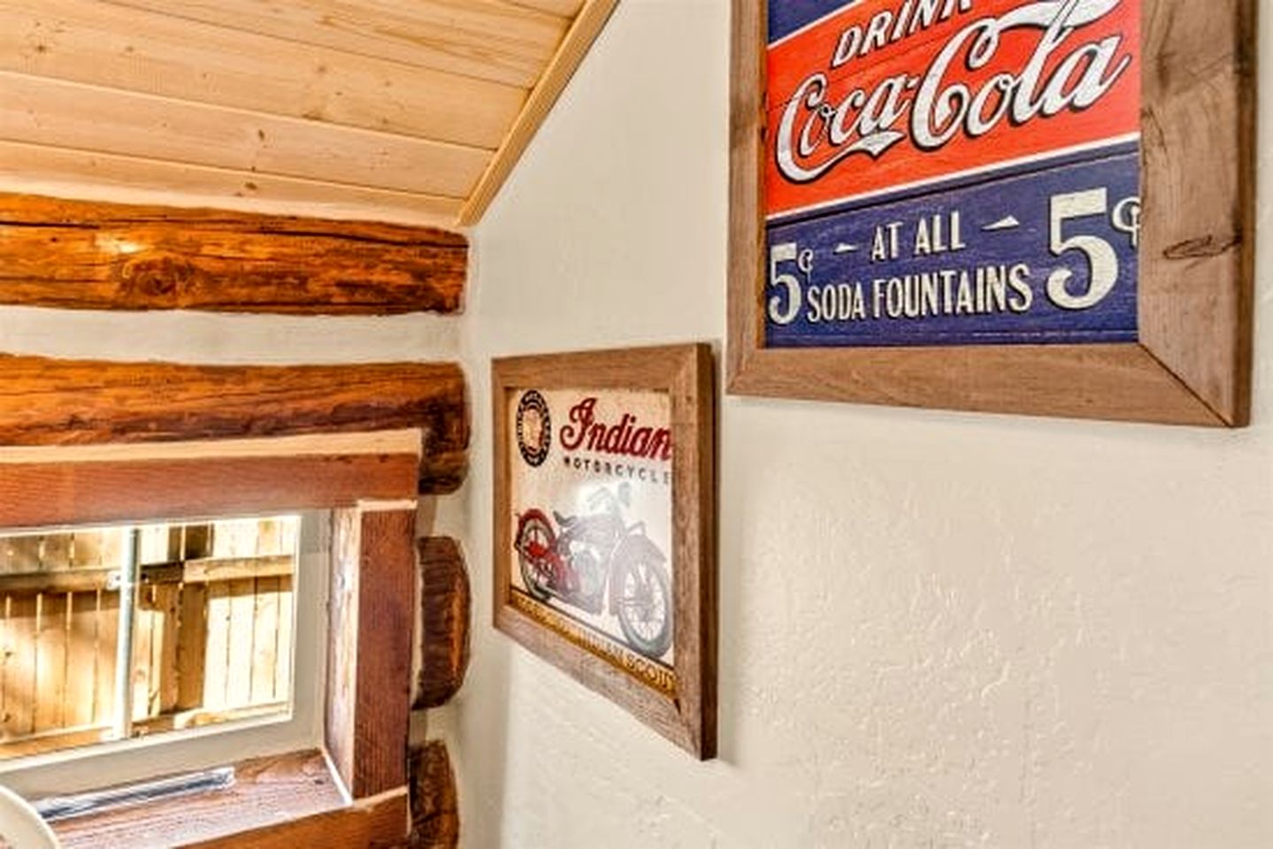 Cozy Historic Log Cabin with Fire Pit and Private Backyard on the Edge of the Kaibab National Forest in Parks, Arizona