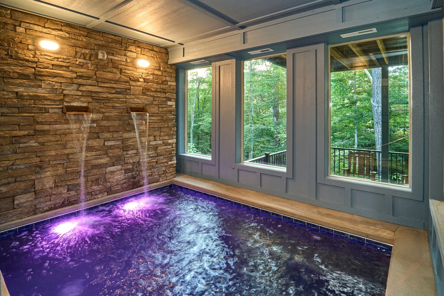 Incredible Getaway Cabin with Pool, Sauna, Hot Tub, and Movie Theater in Gatlinburg, Tennessee