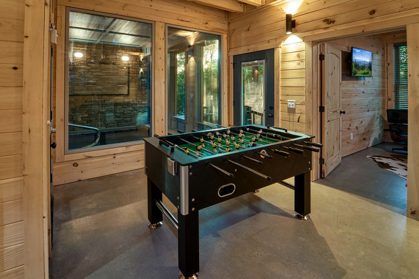 Incredible Getaway Cabin with Pool, Sauna, Hot Tub, and Movie Theater in Gatlinburg, Tennessee