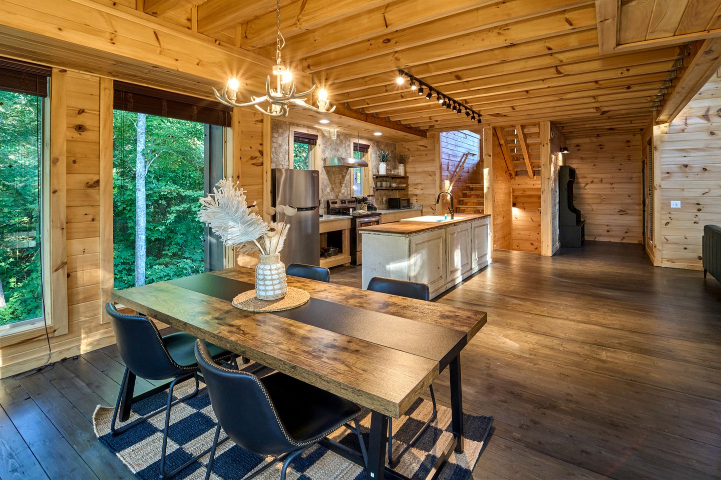 Incredible Getaway Cabin with Pool, Sauna, Hot Tub, and Movie Theater in Gatlinburg, Tennessee