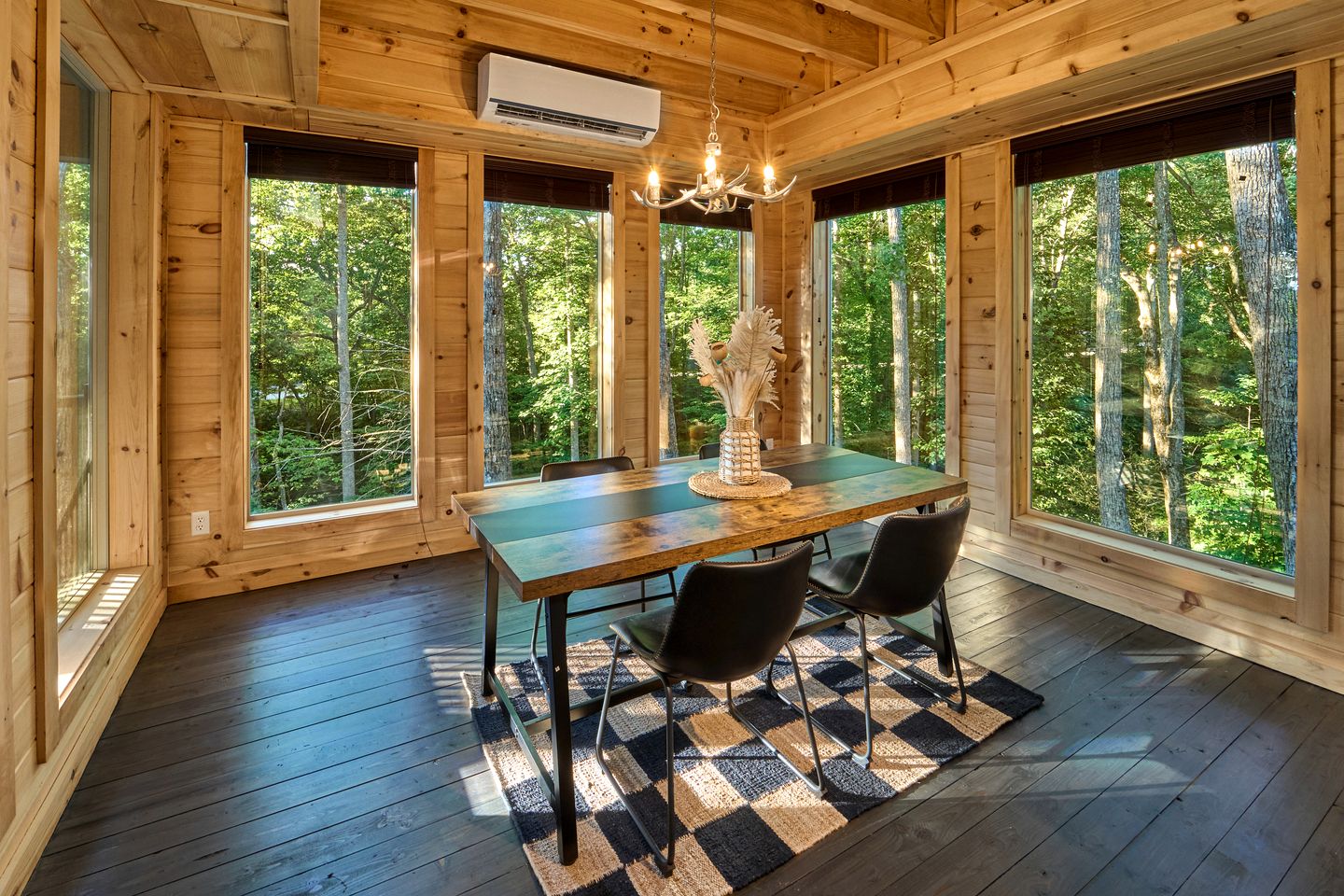 Incredible Getaway Cabin with Pool, Sauna, Hot Tub, and Movie Theater in Gatlinburg, Tennessee