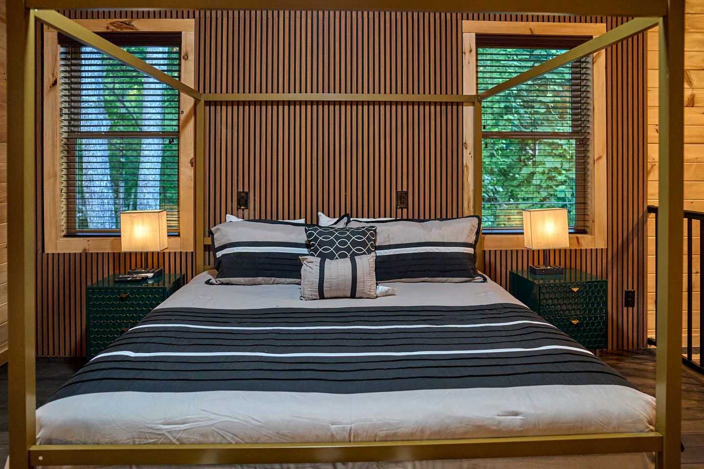 Incredible Getaway Cabin with Pool, Sauna, Hot Tub, and Movie Theater in Gatlinburg, Tennessee