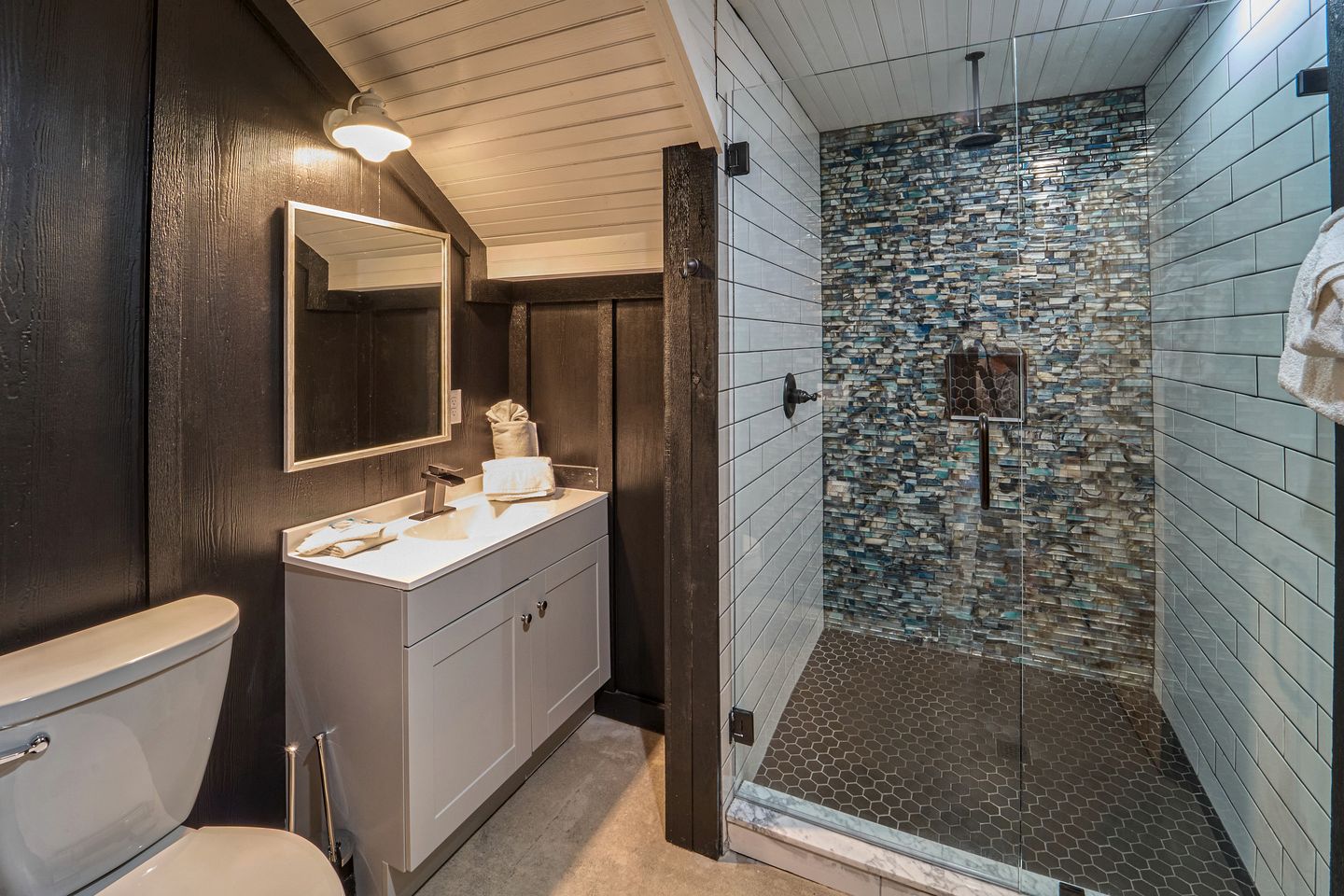 Incredible Getaway Cabin with Pool, Sauna, Hot Tub, and Movie Theater in Gatlinburg, Tennessee