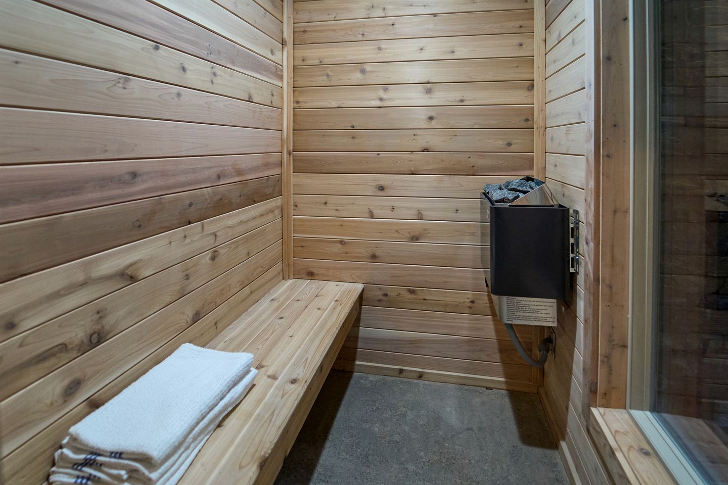 Incredible Getaway Cabin with Pool, Sauna, Hot Tub, and Movie Theater in Gatlinburg, Tennessee