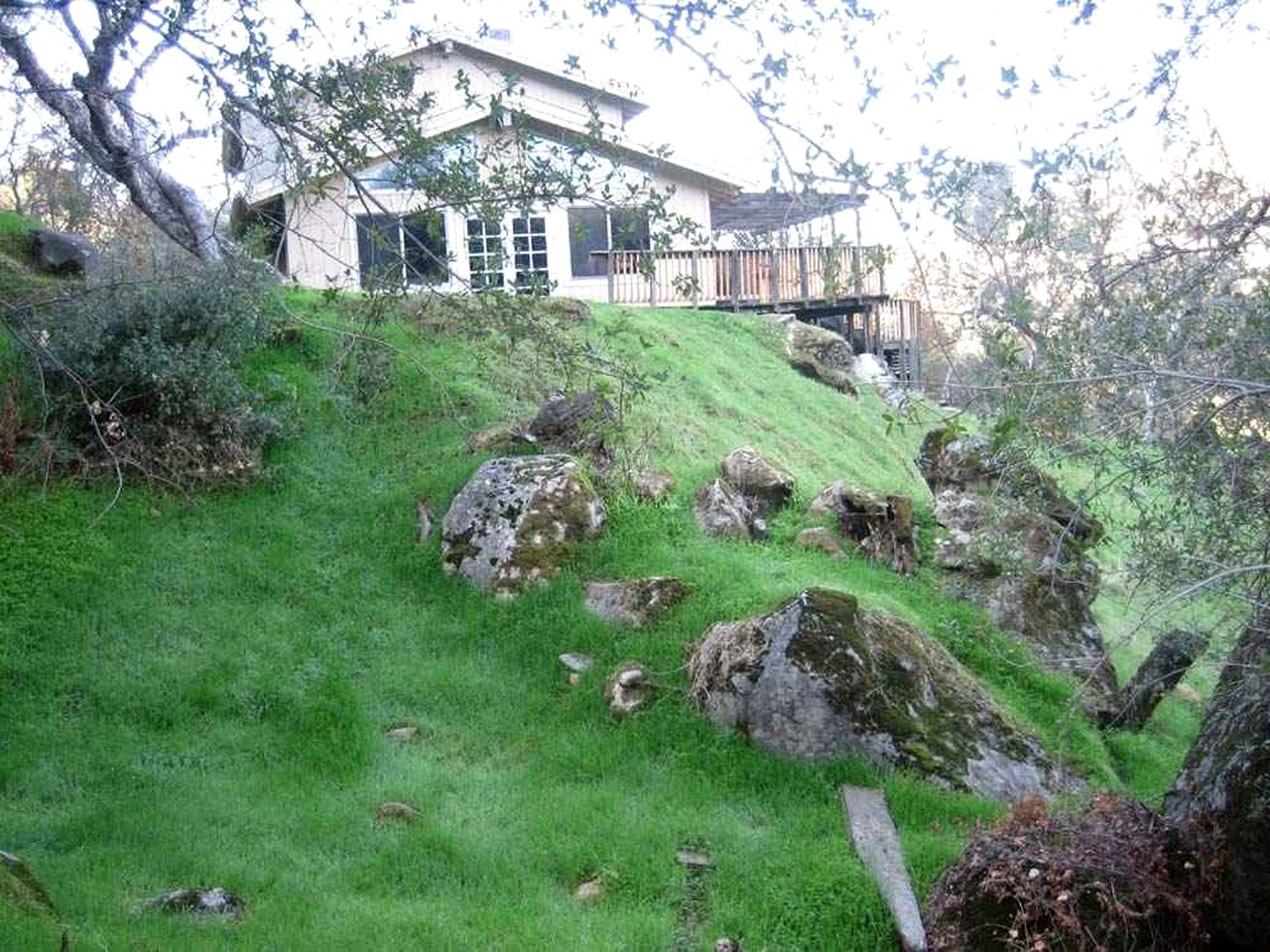 Scenic Cabin for Rent in Kaweah Valley near Sequoia National Park