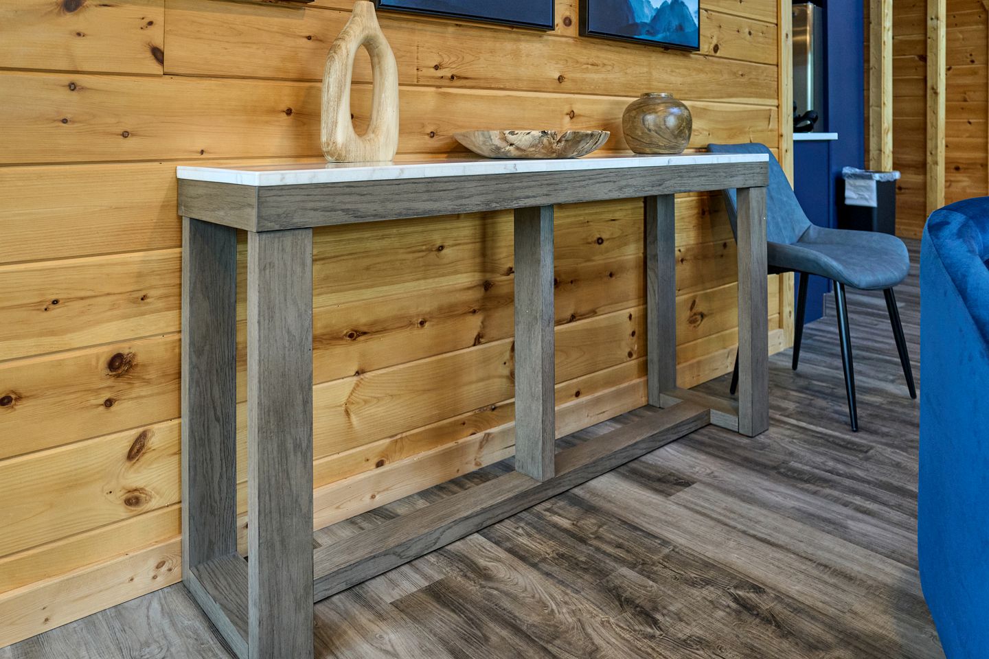 Stunning Spacious Cabin with Fire Pit, Game Room, Jacuzzi and Deck in TN