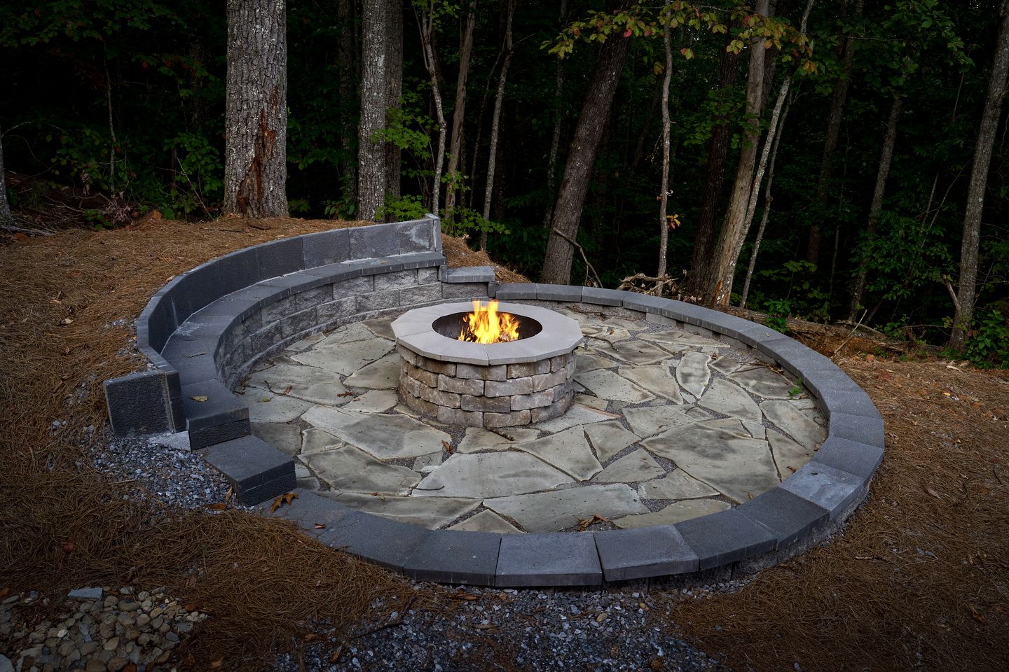 Stunning Spacious Cabin with Fire Pit, Game Room, Jacuzzi and Deck in TN