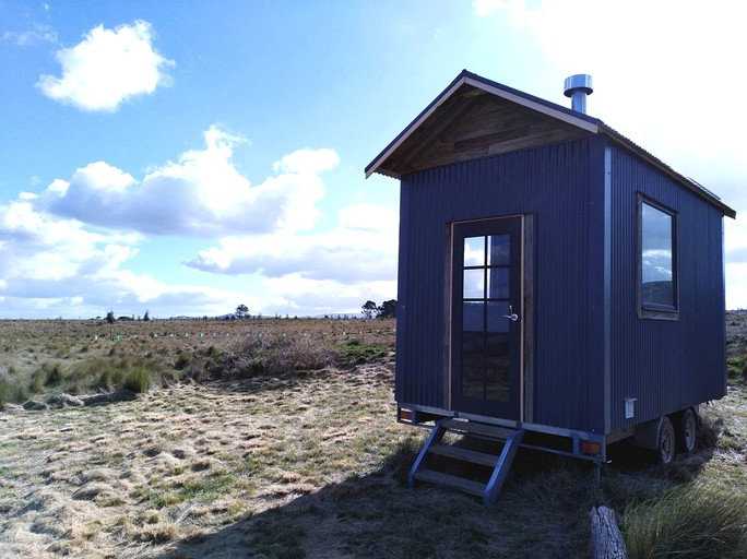 Isolated and peaceful from the busy world, a camping accommodation in the form of a tiny house. Melbourne is only a short distance away.