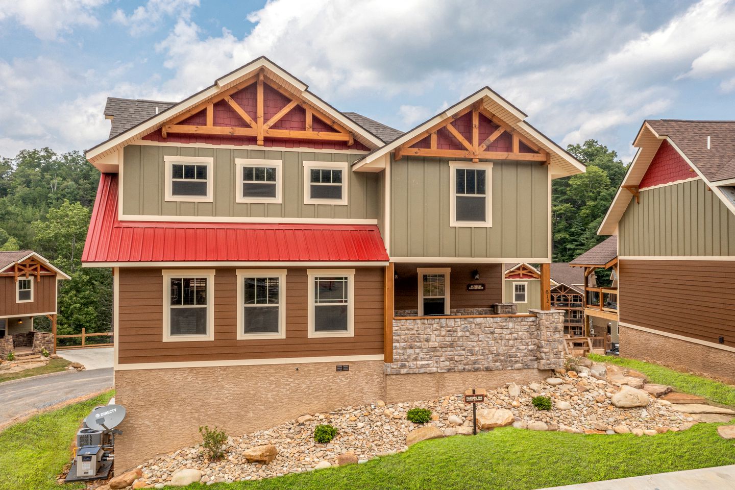 Spectacular Cabin with Exterior and Interior Pool, Sauna and Amazing Outdoor Area in Gatlinburg, Tennessee