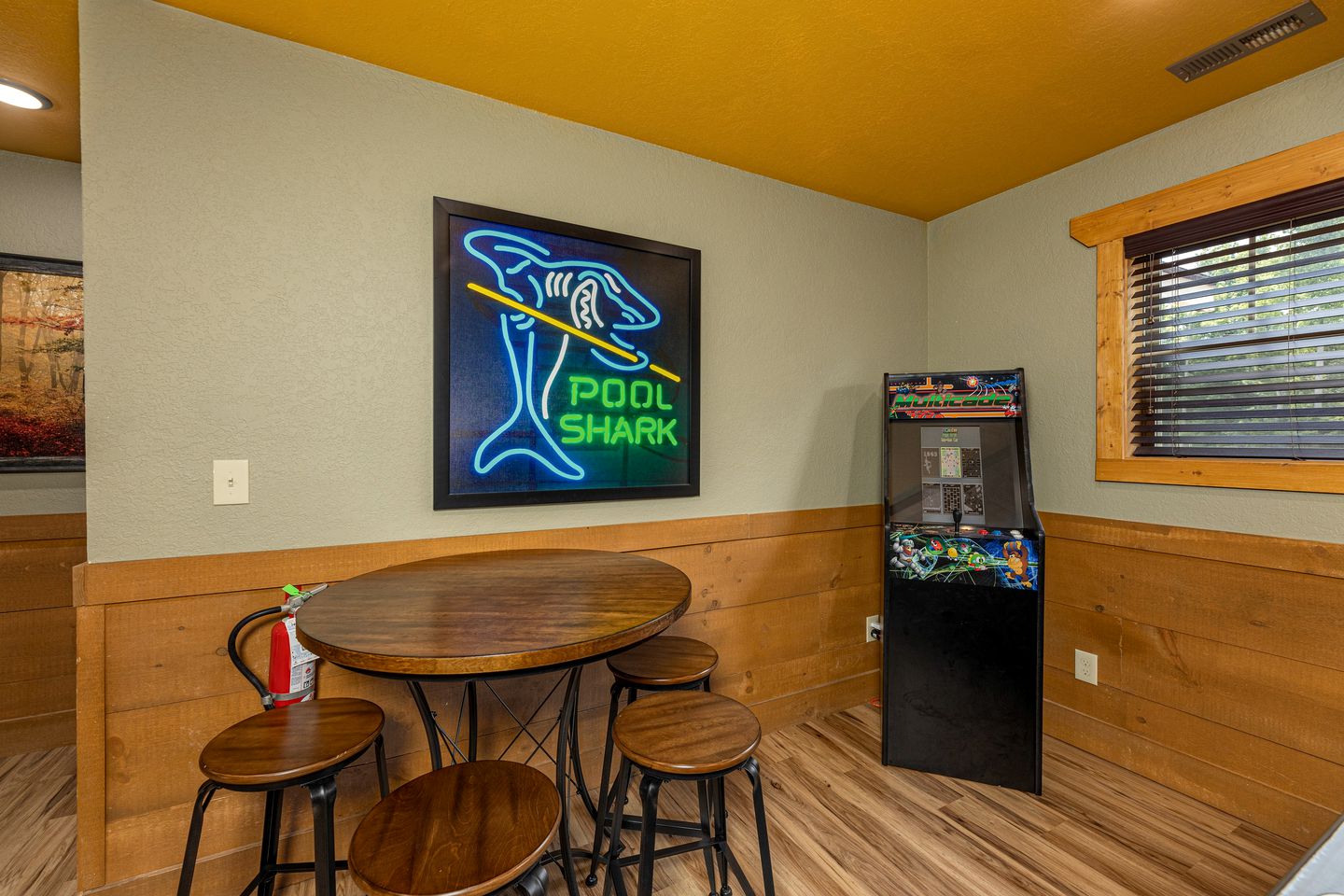 Spectacular Cabin with Exterior and Interior Pool, Sauna and Amazing Outdoor Area in Gatlinburg, Tennessee