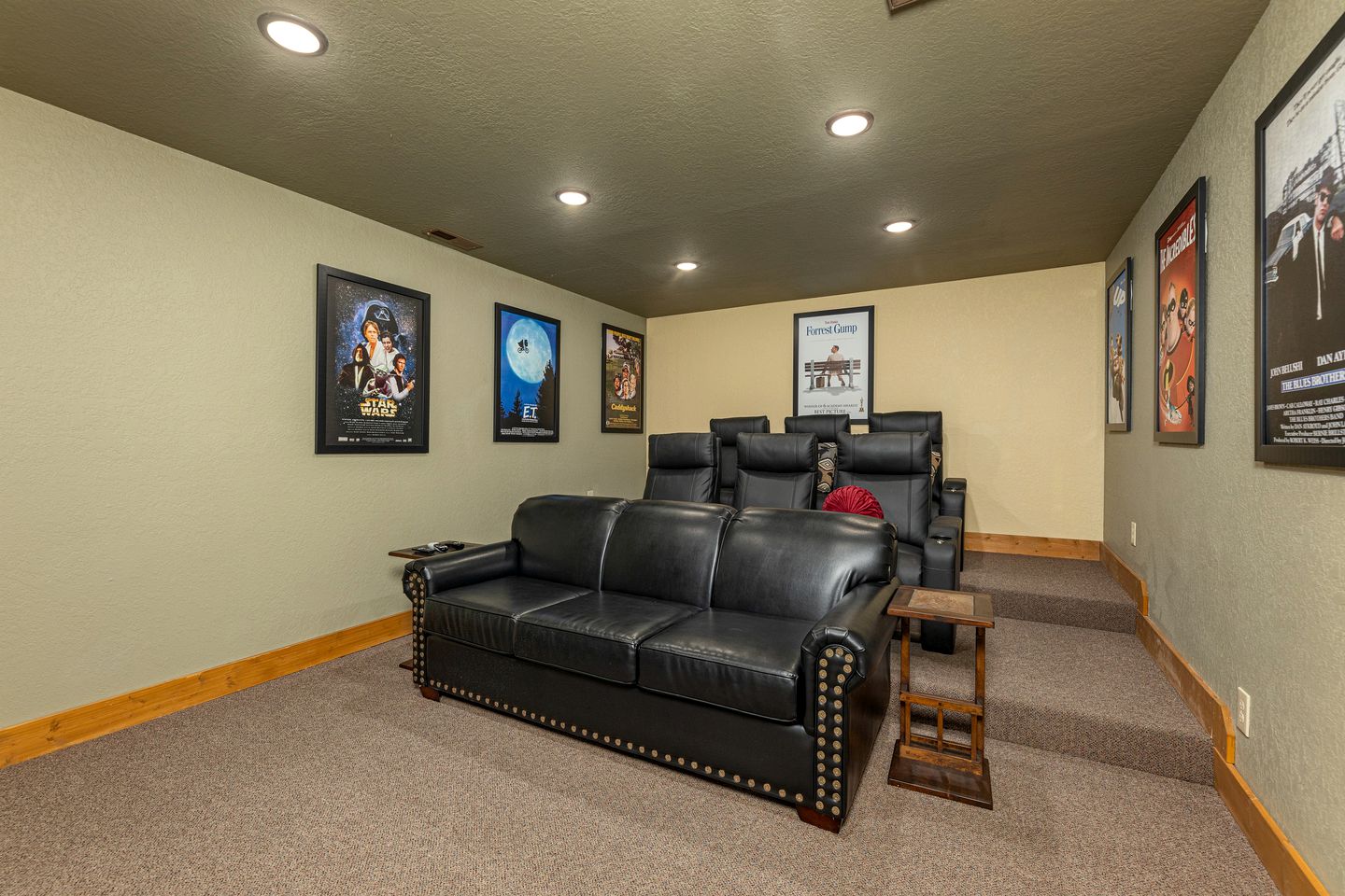 Spectacular Cabin with Exterior and Interior Pool, Sauna and Amazing Outdoor Area in Gatlinburg, Tennessee