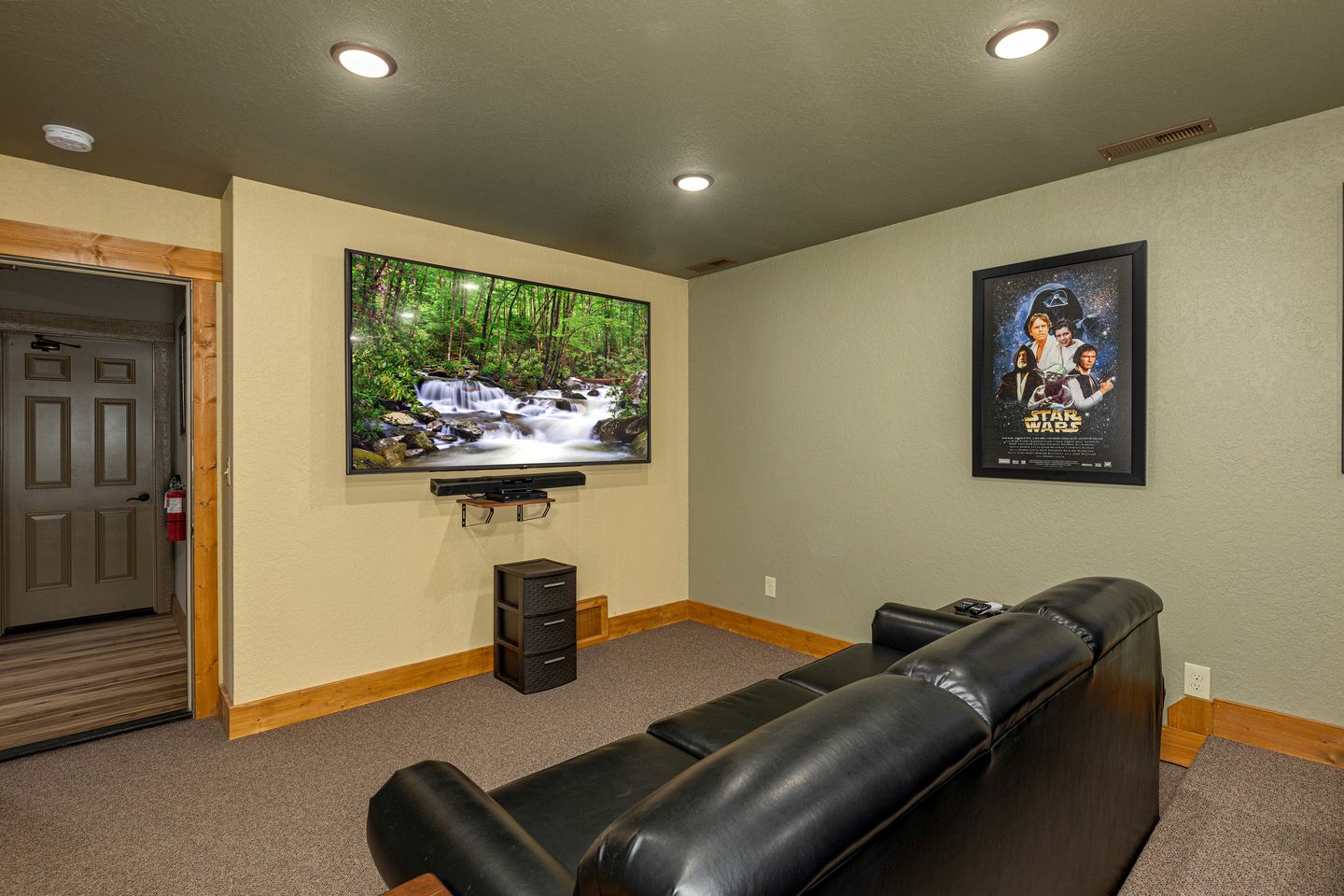 Spectacular Cabin with Exterior and Interior Pool, Sauna and Amazing Outdoor Area in Gatlinburg, Tennessee