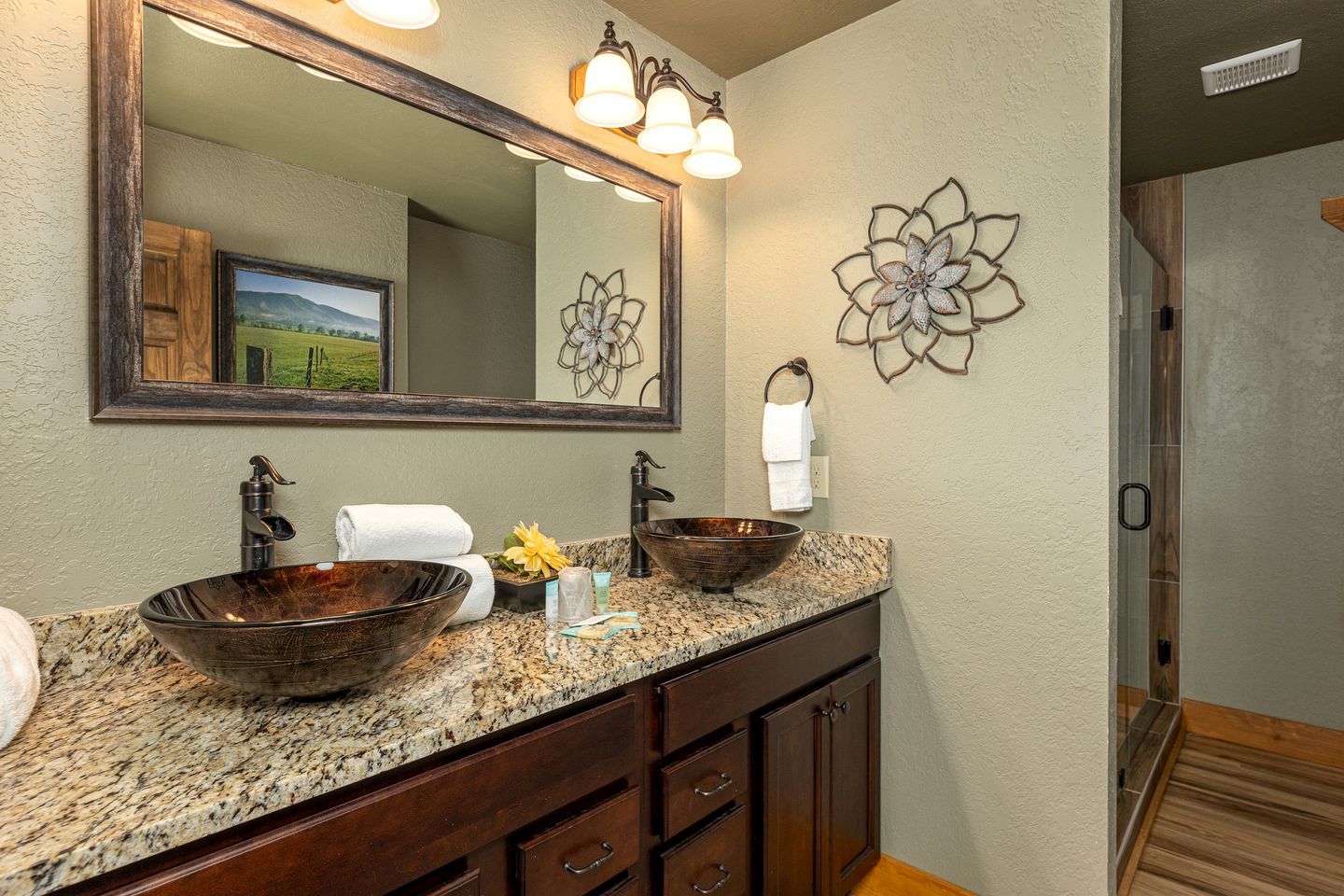 Spectacular Cabin with Exterior and Interior Pool, Sauna and Amazing Outdoor Area in Gatlinburg, Tennessee