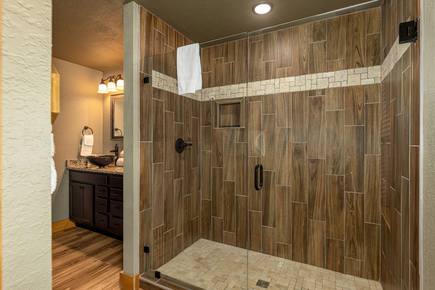 Spectacular Cabin with Exterior and Interior Pool, Sauna and Amazing Outdoor Area in Gatlinburg, Tennessee