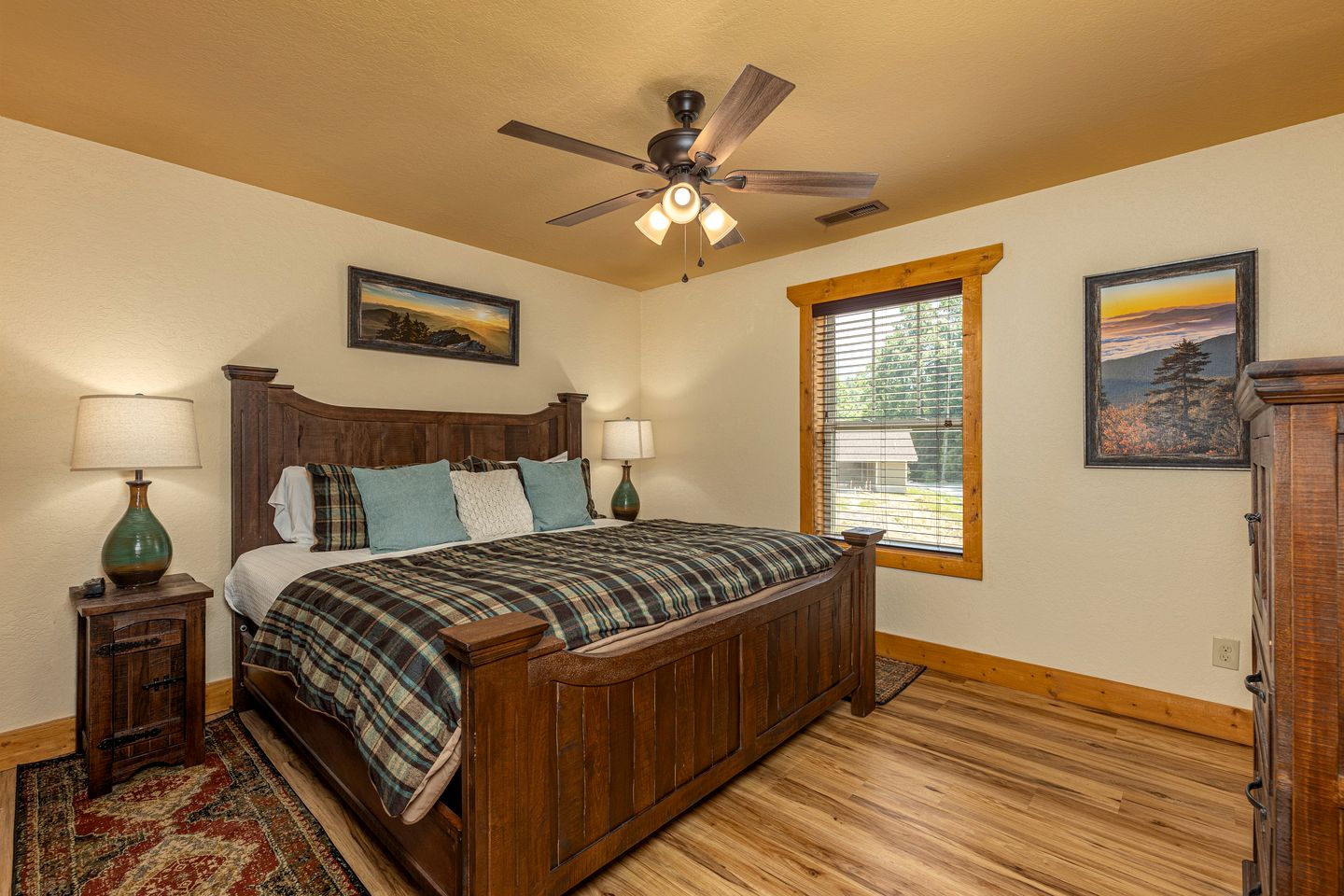 Spectacular Cabin with Exterior and Interior Pool, Sauna and Amazing Outdoor Area in Gatlinburg, Tennessee