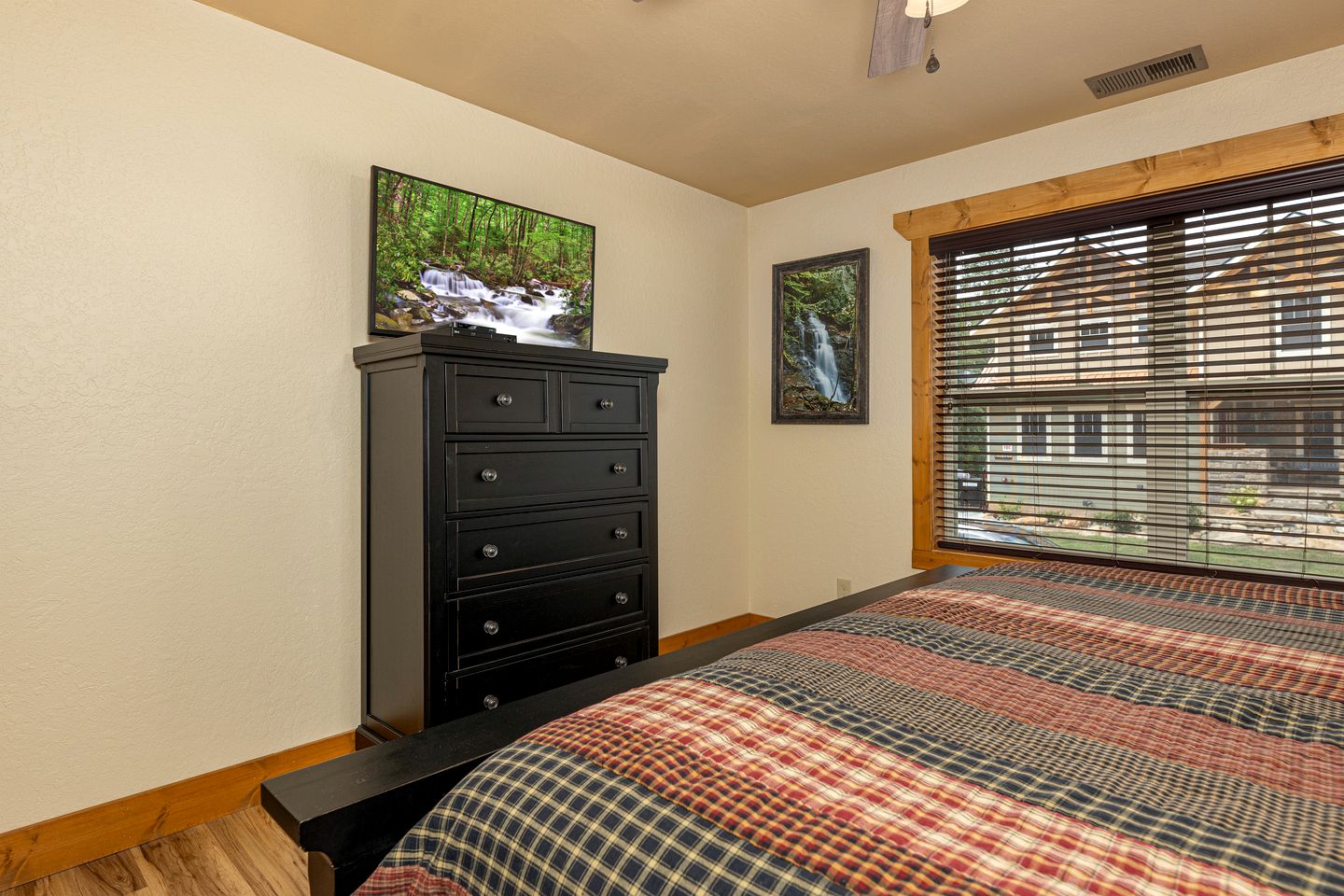 Spectacular Cabin with Exterior and Interior Pool, Sauna and Amazing Outdoor Area in Gatlinburg, Tennessee