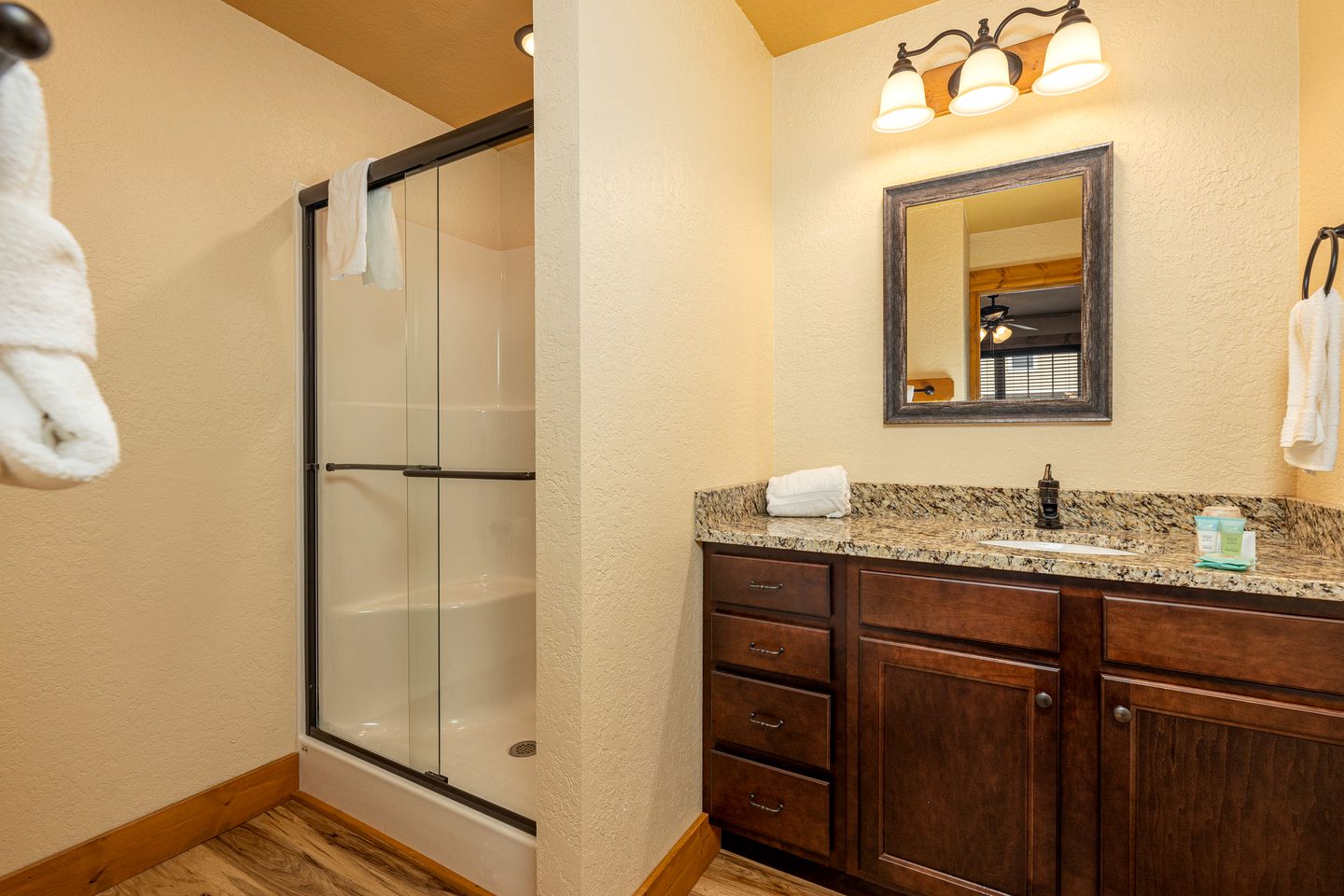 Spectacular Cabin with Exterior and Interior Pool, Sauna and Amazing Outdoor Area in Gatlinburg, Tennessee