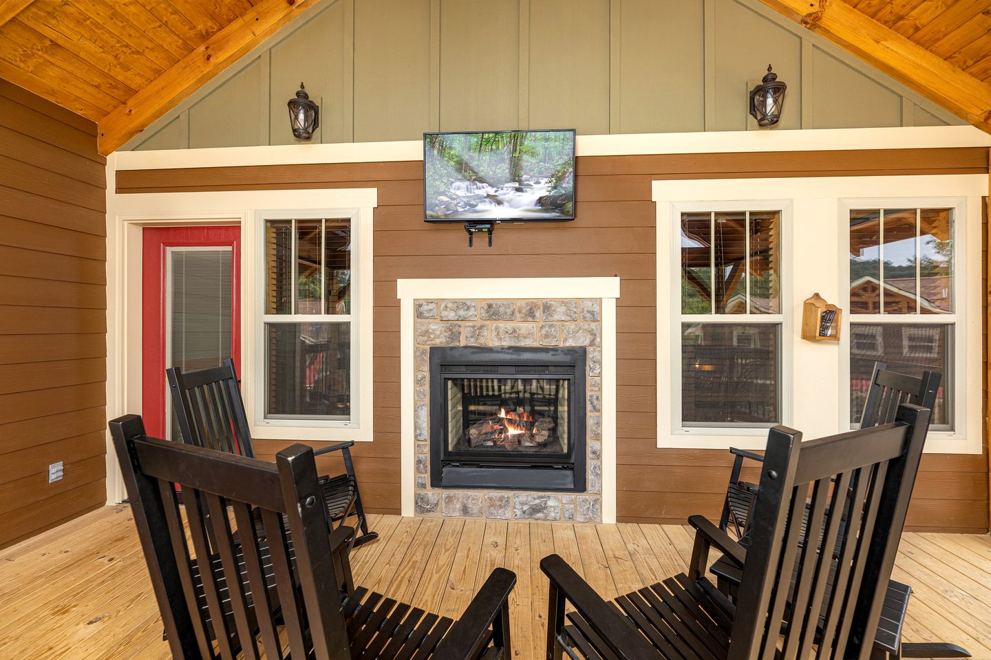 Spectacular Cabin with Exterior and Interior Pool, Sauna and Amazing Outdoor Area in Gatlinburg, Tennessee