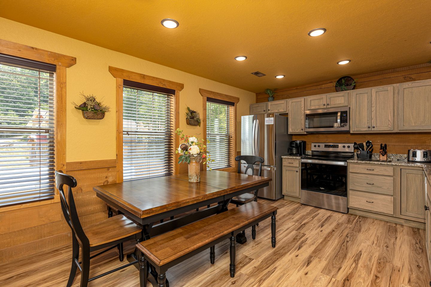 Spectacular Cabin with Exterior and Interior Pool, Sauna and Amazing Outdoor Area in Gatlinburg, Tennessee