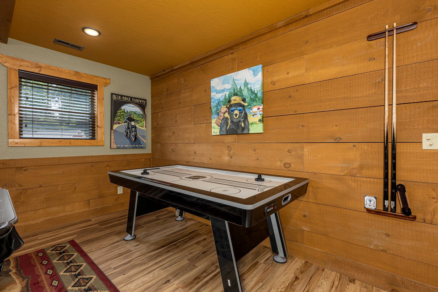 Spectacular Cabin with Exterior and Interior Pool, Sauna and Amazing Outdoor Area in Gatlinburg, Tennessee