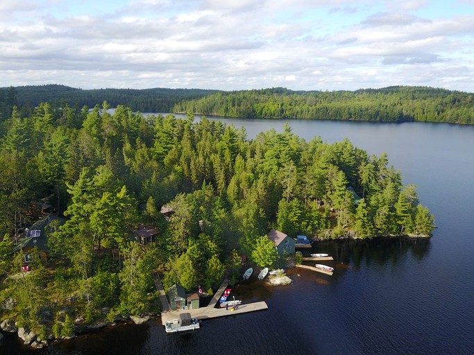 Cabins (Kipawa, Quebec, Canada)