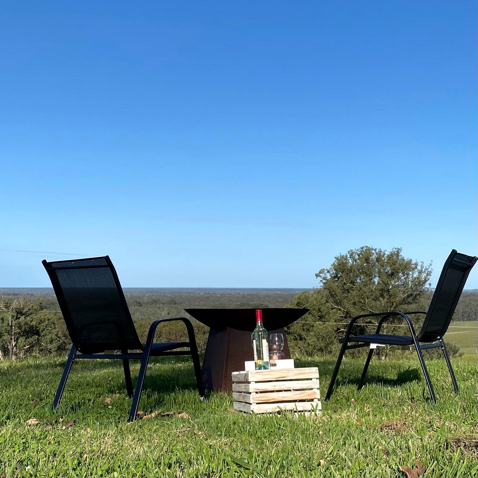 Beautiful Hilltop Tiny House with Breathtaking Views on a Cattle and Equine Training Property in Minimbah, New South Wales