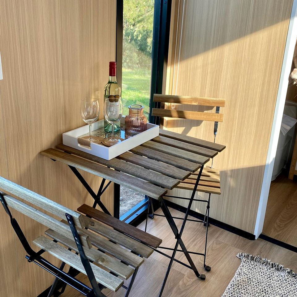 Beautiful Hilltop Tiny House with Breathtaking Views on a Cattle and Equine Training Property in Minimbah, New South Wales