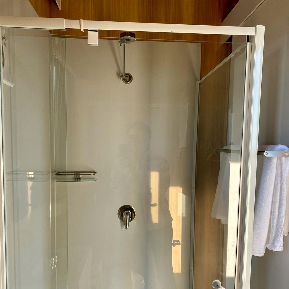 Beautiful Hilltop Tiny House with Breathtaking Views on a Cattle and Equine Training Property in Minimbah, New South Wales