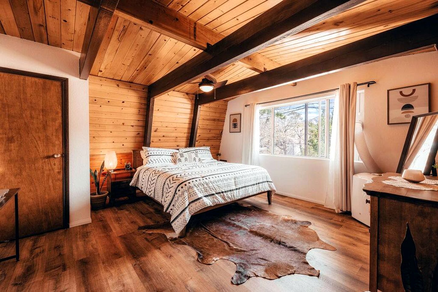 Amazing A-frame with Beautiful Outdoor Living Space and Jacuzzi in San Bernardino, California